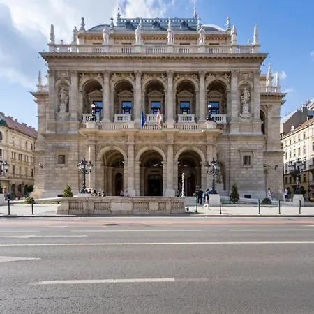 Centrum Opera Luxury With Free Garage *