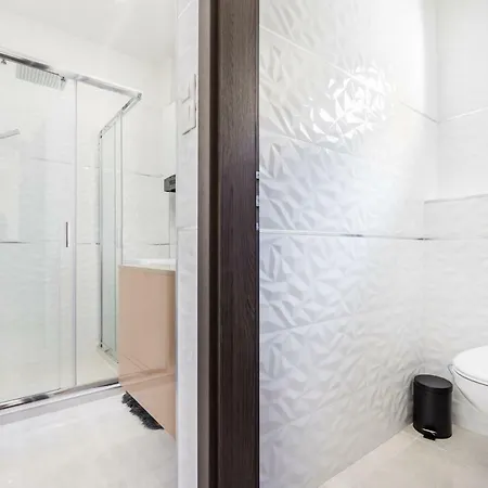 Comfortable, Quiet In The Center Apartment *
