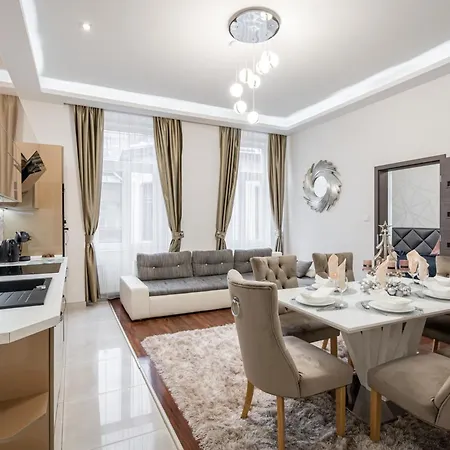 Centrum Opera Luxury With Free Garage Appartement