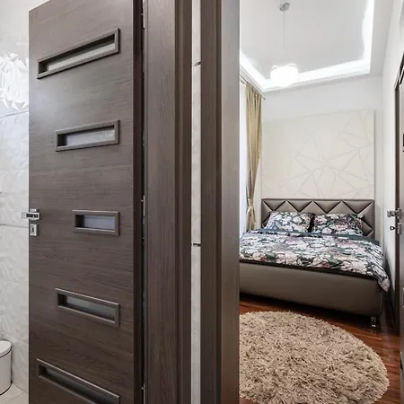 Comfortable, Quiet In The Center