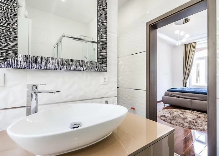 Centrum Opera Luxury With Free Garage